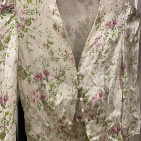 & Other Stories V-Neck Buttoned Peplum Floral Blouse - Picture 6 of 7